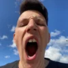 😱