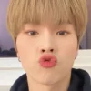 😗